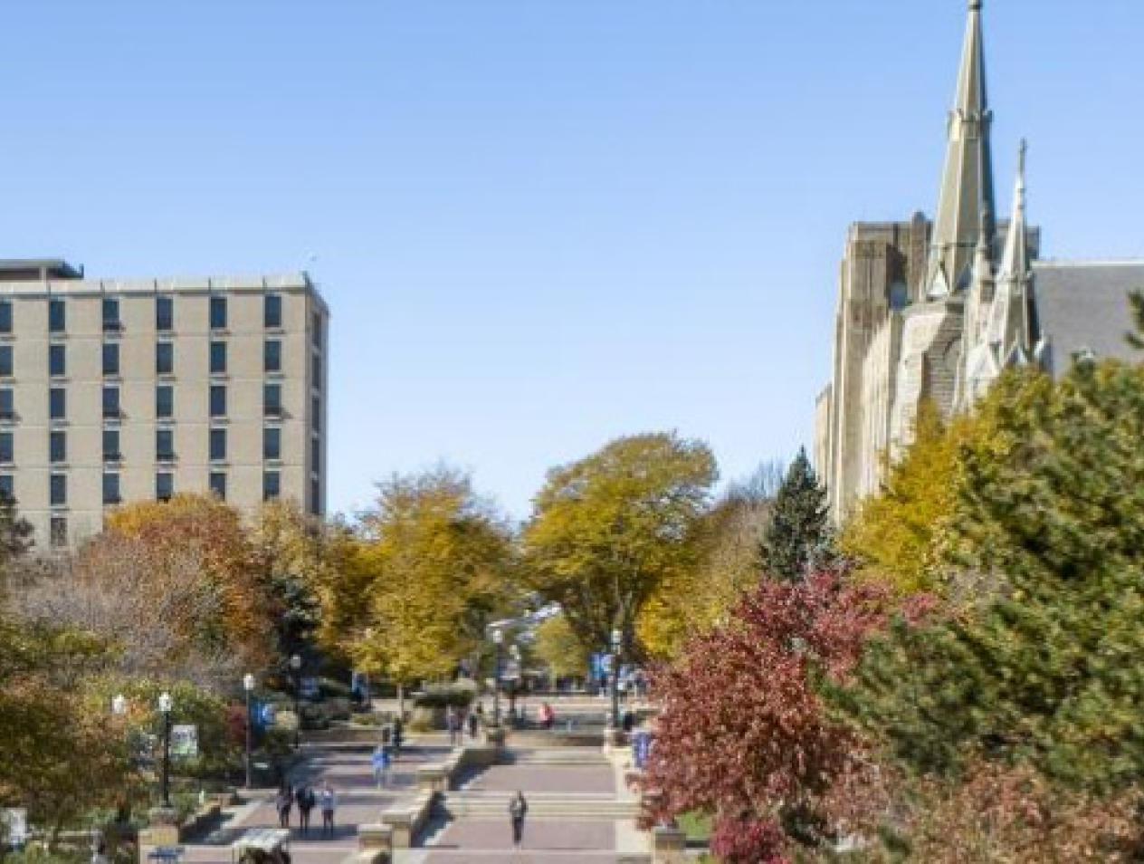 Creighton campus corridor with St. 约翰的教堂